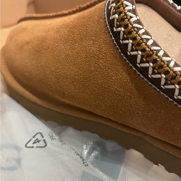 Brand new women’s Tasman Uggs size 6 chestnut. In original box and packa… - Picture 5 of 15
